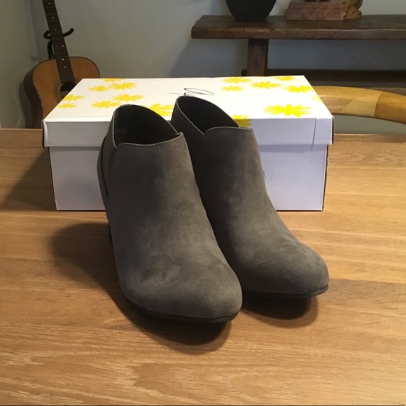 New w/box Italian Shoemakers ankle bootie size 7 - Picture 7 of 7